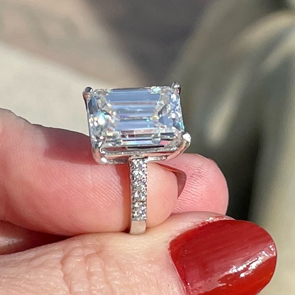 8ct D VVS1 Platinum Emerald cut Moissanite Ring - Picture 5 of 11